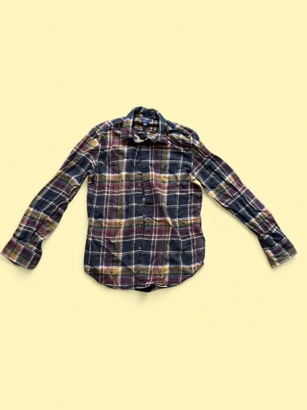 ✨ J.Crew flannel shirt in navy, burgundy, and beige plaid, size M✨